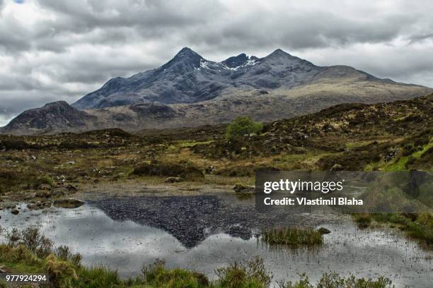 black cuillins - cuillins stock-fotos und bilder