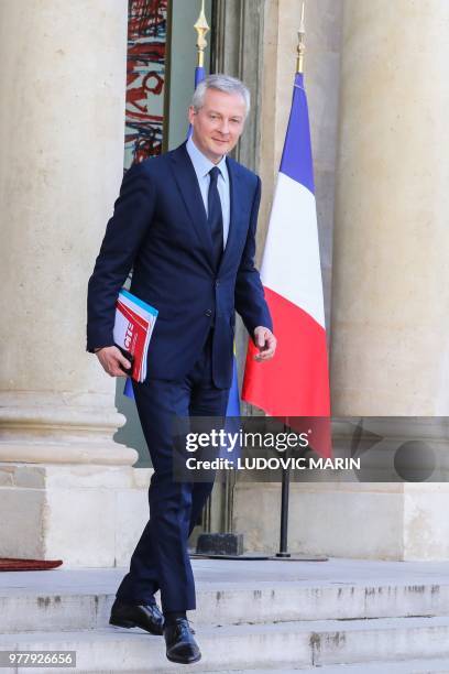 French Economy Minister Bruno Le Maire leaves following the weekly Cabinet meeting on June 18, 2018 at the Elysee palace in Paris. / ALTERNATIVE CROP