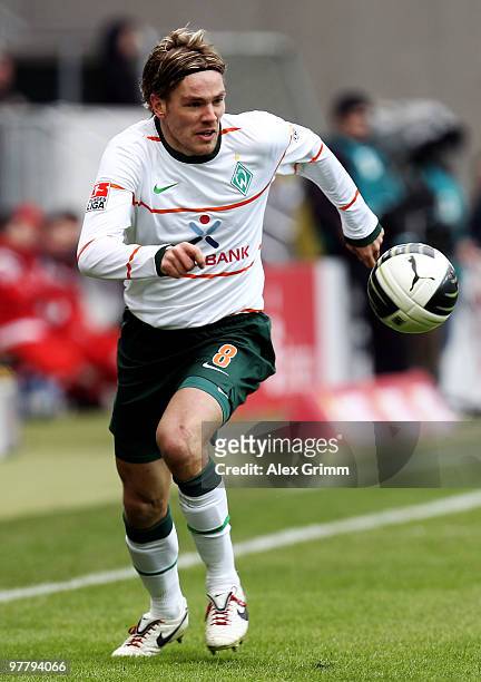 Clemens Fritz of Bremen runs with the ball during the Bundesliga match between 1899 Hoffenheim and Werder Bremen at the Rhein-Neckar Arena on March...