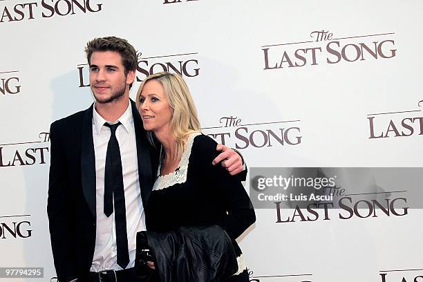 Actor Liam Hemsworth arrives with mother Leonie to the Australian premiere of "The Last Song" at the Village Jam Factory on March 17, 2010 in...