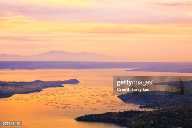 sunset on taal lake - taal 個照片及圖片檔