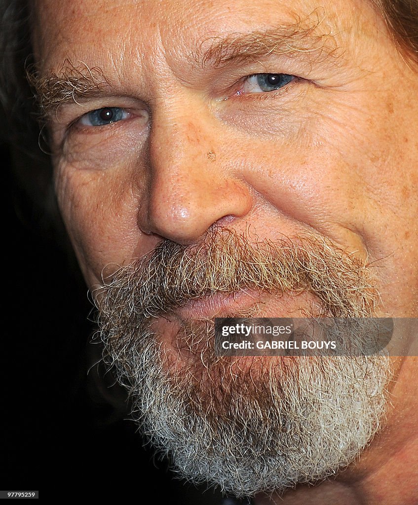 Actor Jeff Bridges arrives at the 82nd a