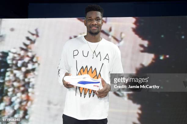 Deandre Ayton attends the PUMA Hoops HQ kickoff where Walt "Clyde" Frazier signs the first ever life long contract with PUMA on June 18, 2018 in...