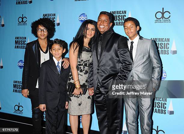 Singer Jermaine Jackson, wife Halima Rashid and family pose in the Press Room at the 2009 American Music Awards Nokia Theatre L.A. Live on November...