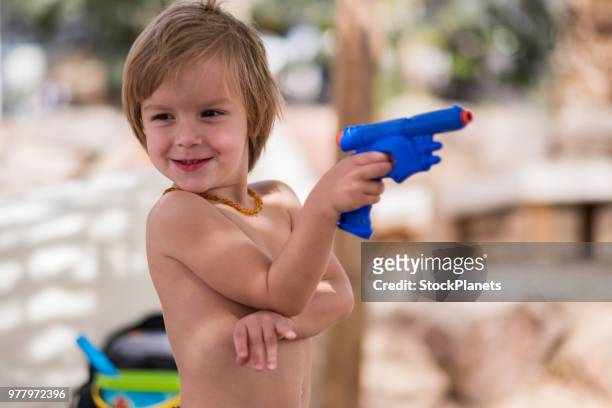 boy with toy gun - arma de brinquedo imagens e fotografias de stock
