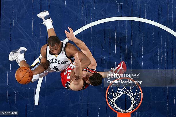Sam Young of the Memphis Grizzlies goes to the basket against Kris Humphries of the New Jersey Nets during the game on March 8, 2010 at FedExForum in...