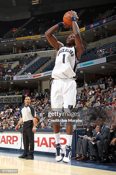 DeMarre Carroll of the Memphis Grizzlies shoots against the New Jersey Nets during the game on March 8, 2010 at FedExForum in Memphis, Tennessee. The...