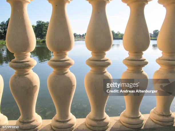 fence made of sandstone columns - balustrade stock photos et images de collection