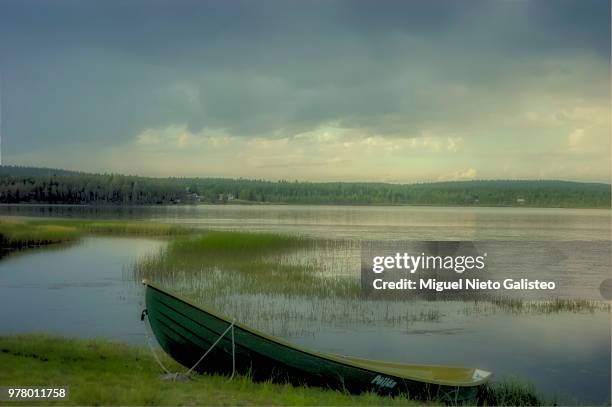 quietud en el lago - el fin stock pictures, royalty-free photos & images
