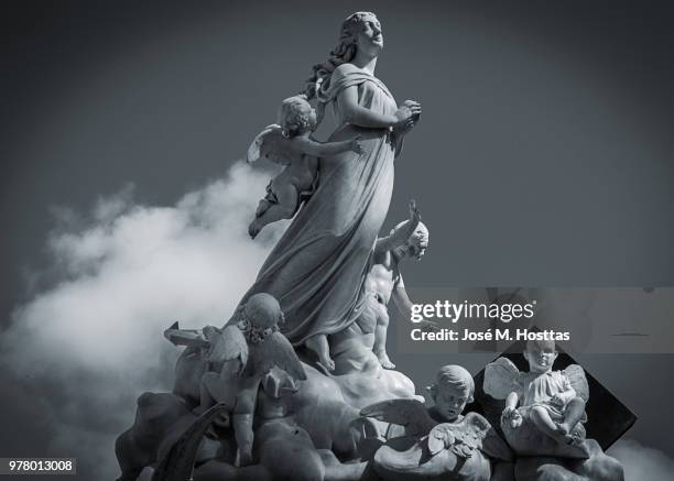 heaven's arrival - marble tomb stock pictures, royalty-free photos & images