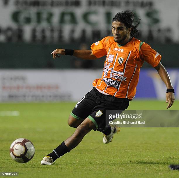 Walter Erviti of Argentina's Banfield conducts the ball in a 2010 Libertadores Cup soccer match between Argentina's Banfield and Uruguay's Nacional...