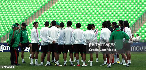 Players during the Mexico training session at Territorio Santos Modelo on March 16, 2010 in Torreon Coahulia, Mexico. Mexico faces North Korea next...