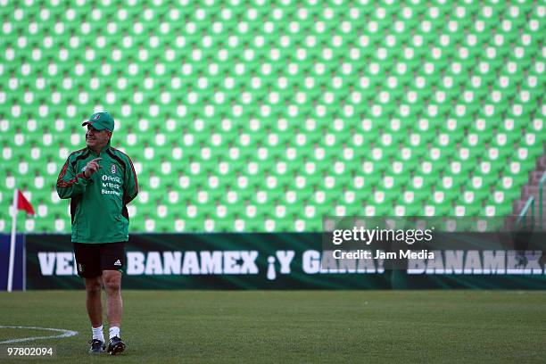 Mexico's head coach Javier Aguirre in action during a training session at Territorio Santos Modelo on March 16, 2010 in Torreon Coahulia, Mexico....