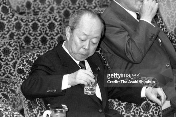 Finance Minister Kiichi Miyazawa drinks water at a Lower House special committee on December 1, 1988 in Tokyo, Japan.