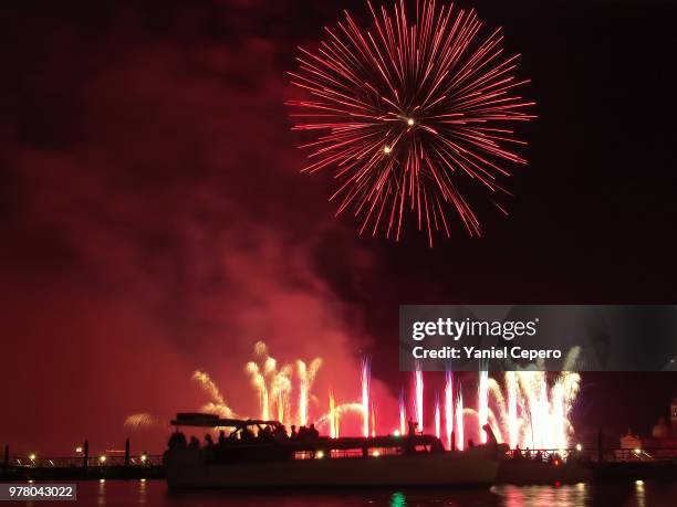 festival of the redeemer - redentore - venice x - redentore festival celebration in venice stockfoto's en -beelden