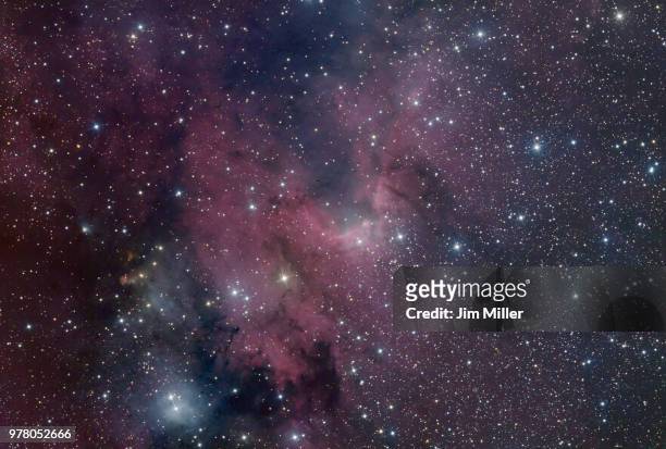 cave nebula - nebulosa del águila fotografías e imágenes de stock