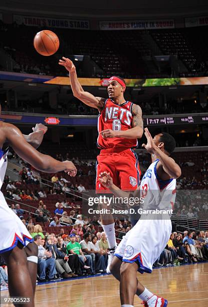 Courtney Lee of the New Jersey Nets passes the ball against Willie Green of the Philadelphia 76ers during the game on March 17, 2010 at the Wachovia...