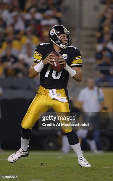 Santonio Holmes of the Pittsburgh Steelers during a game between the Pittsburgh Steelers and Miami Dolphins at Heinz Field in Pittsburgh,...