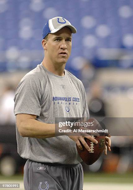 Indianapolis Colts quarterback Peyton Manning warms up before play against the Cincinnati Bengals Dec. 18, 2006 in the RCA Dome in Indianapolis. The...