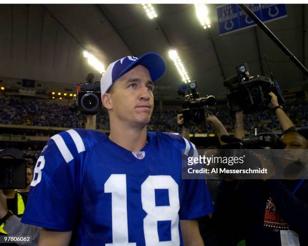 Indianapolis Colts quarterback Peyton Manning is the center of media attention at the RCA Dome, Indianapolis, Indiana, January 4, 2004 in an AFC...