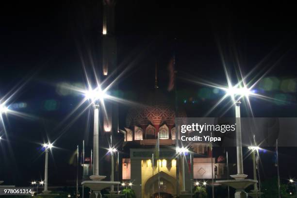 mosque in malaysia - federal territory mosque stock pictures, royalty-free photos & images