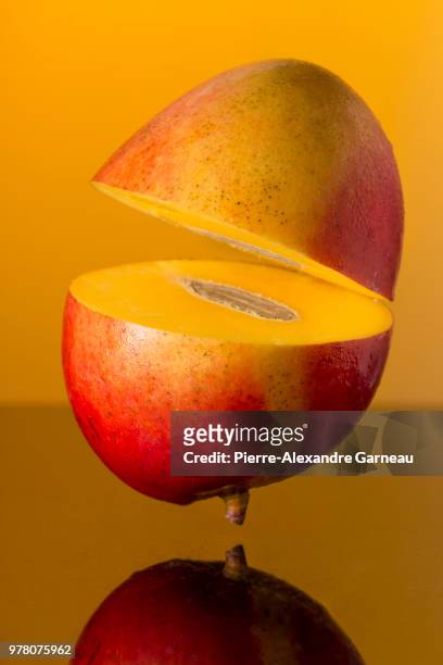 flying mango - alexandre trink stock-fotos und bilder