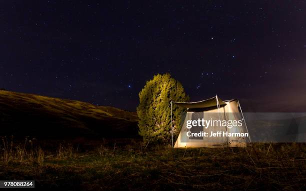 white tent under night sky, herriman, utah, usa - herriman 個照片及圖片檔