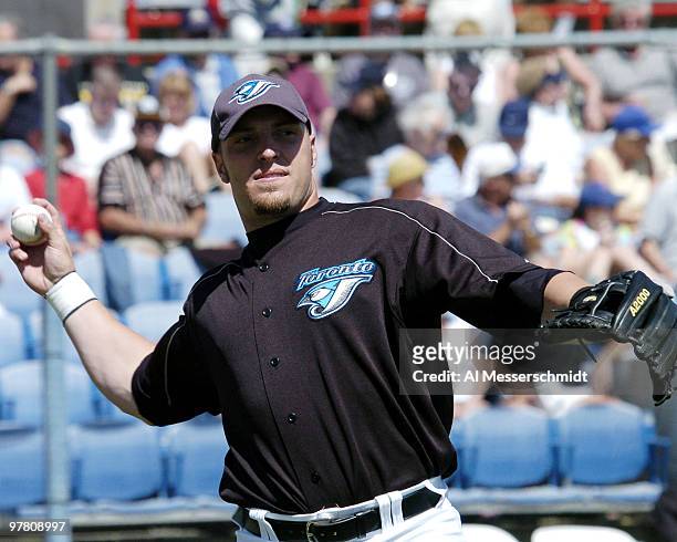 Toronto Blue Jays third baseman Eric Hinske warms up March 8, 2004 before a spring training game against the Pittsburgh Pirates in Dunedin, Florida.