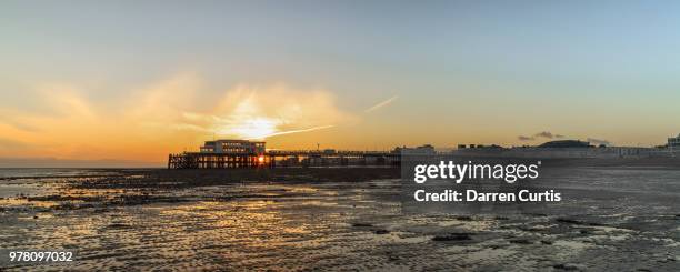 worthing pier tide out - worthing pier stock pictures, royalty-free photos & images