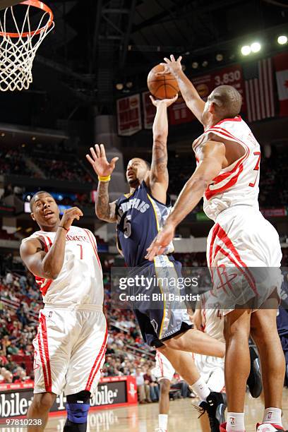 Marcus Williams of the Memphis Grizzlies shoots the ball over Shane Battier of the Houston Rockets on March 17, 2010 at the Toyota Center in Houston,...