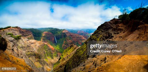 waterfall waimea canyon - waimea valley stock pictures, royalty-free photos & images