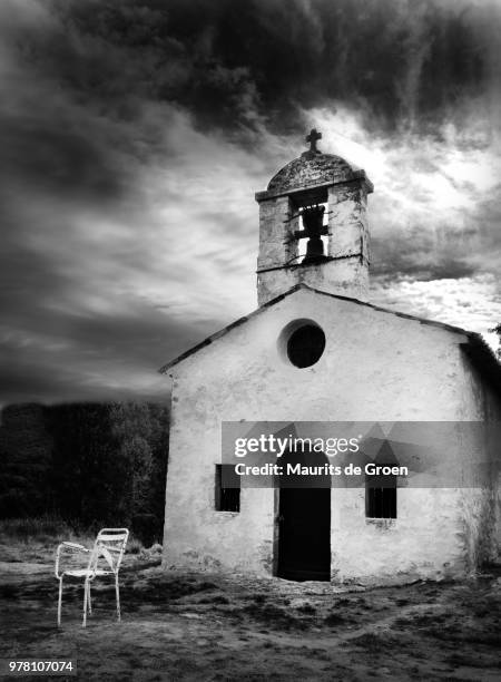 the chair of the preacher - groen stock pictures, royalty-free photos & images