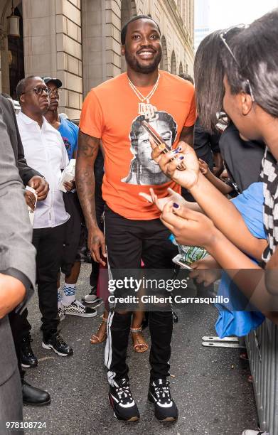 Meek Meals Rapper Philadelphia Mills Photos and Premium High Res Pictures - Getty Images