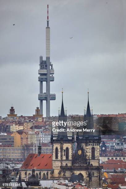 tyn church, television tower and the prague skyline - teynkirche stock-fotos und bilder