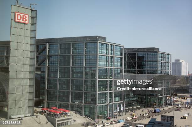 April 2018, Germany, Berlin: The picture shows the Berlin main station and the Charité hospital. A World War bomb was found on a building land at the...