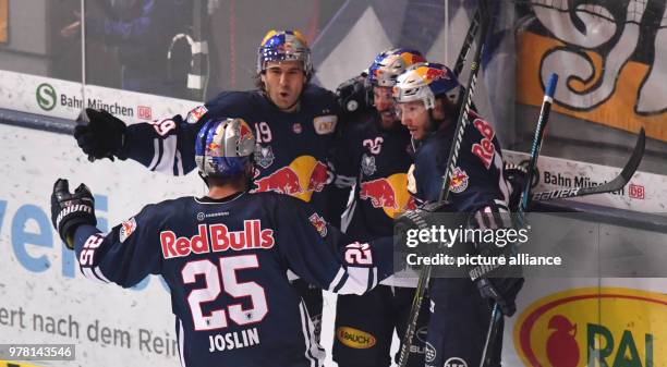 April 2018, Germany, Munich: Ice hockey, German Ice Hockey League, EHC Red Bull Munich vs Eisbaeren Berlin, finals at Olympia Eishalle: Munich's...