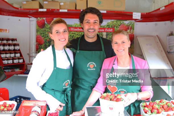Cornelia Poletto, Janne Meyer-Zimmermann and Boris Entrup during the charity sale of strawberries and raspberries of Erdbeerhof Glantz for 'Ein Herz...