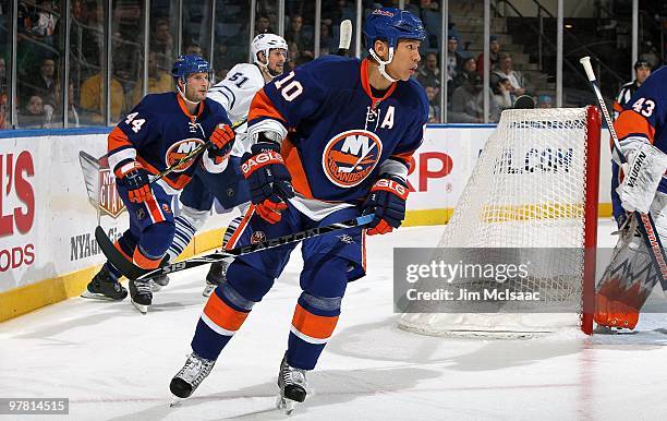 Richard Park of the New York Islanders skates against the Toronto Maple Leafs on March 14, 2010 at Nassau Coliseum in Uniondale, New York. The Isles...