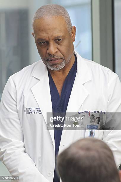 Sympathy for the Parents" - When Alex's younger brother, Aaron, shows up at Seattle Grace-Mercy West with a hernia, it's up to Alex to get Bailey's...