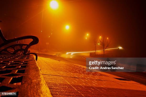 carretera con niebla - niebla 個照片及圖片檔