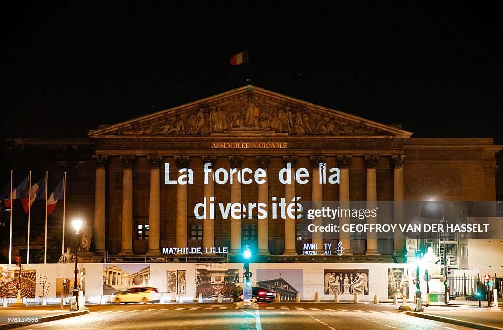 TOPSHOT-FRANCE-POLITICS-IMMIGRATION-REFUGEES-AMNESTY