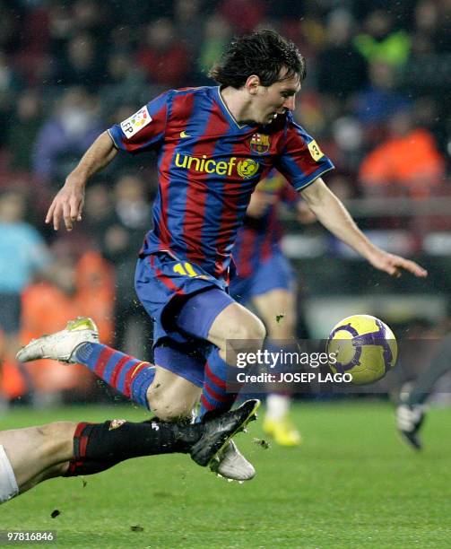 Barcelona's Argentinian forward Lionel Messi controls the ball during the Spanish Kings Cup match Barcelona vs Sevilla at the Camp Nou stadium in...