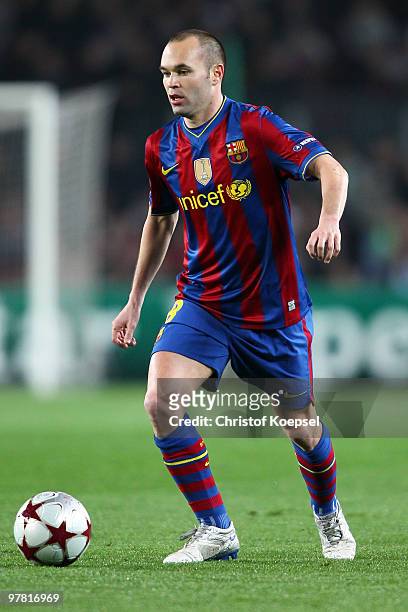 Andrés Iniesta of Barcelona runs with the ball during the UEFA Champions League round of sixteen second leg match between FC Barcelona and VfB...
