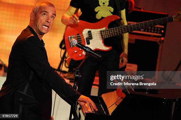 Eros Ramazzotti during the Italian tv show "Che tempo che fa" on April 20, 2008 in Milan, Italy.