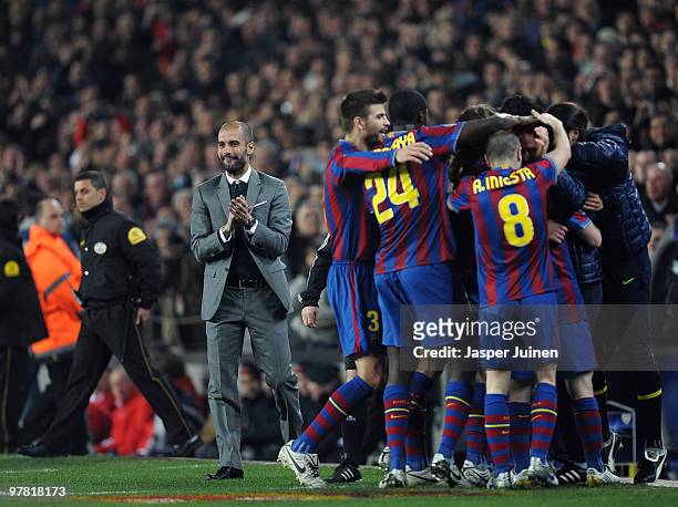 Head coach Josep Guardiola of FC Barcelona celebrates alongside his players after Lionel Messi scored Barcelona's third goal during the UEFA...