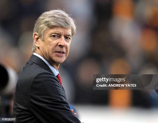 Arsenal's French manager Arsene Wenger looks on before the English Premier League football match between Hull City and Arsenal at the KC Stadium,...