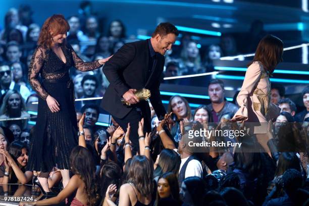 Actor Chris Pratt walks offstage after accepting the MTV Generation Award with actors Bryce Dallas Howard and Aubrey Plaza during the 2018 MTV Movie...