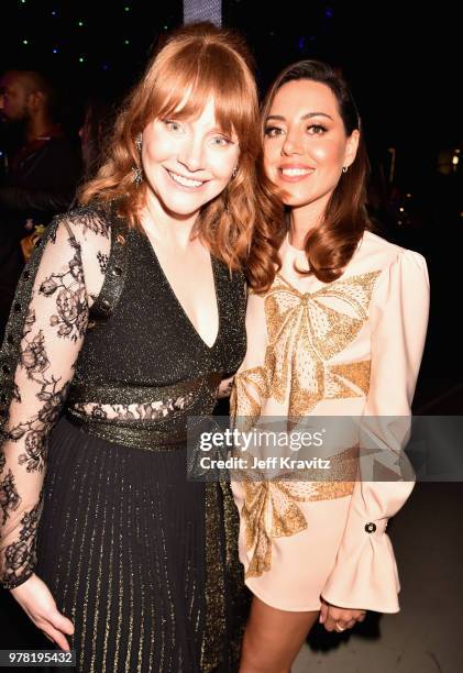 Actors Bryce Dallas Howard and Aubrey Plaza attend the 2018 MTV Movie And TV Awards at Barker Hangar on June 16, 2018 in Santa Monica, California.