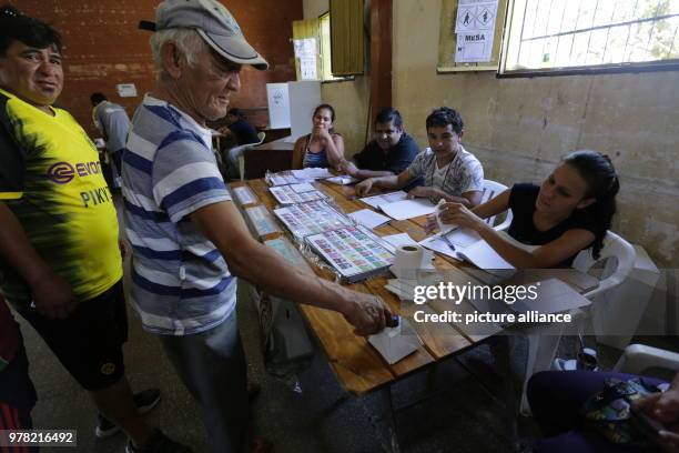 Dpatop - A Paraguayan man marks his finger with ink after casting his ballots at a polling station during the presidential elections in Asuncion,...