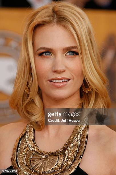 Actress January Jones arrives at the 15th Annual Screen Actors Guild Awards held at the Shrine Auditorium on January 25, 2009 in Los Angeles,...